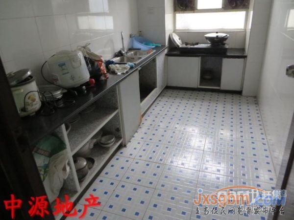 上高錦園小區，家具家電全配床三張，有地下室！