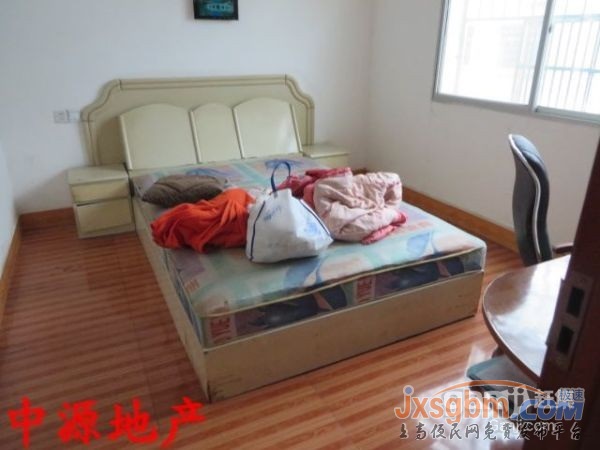 上高錦園小區，家具家電全配床三張，有地下室！