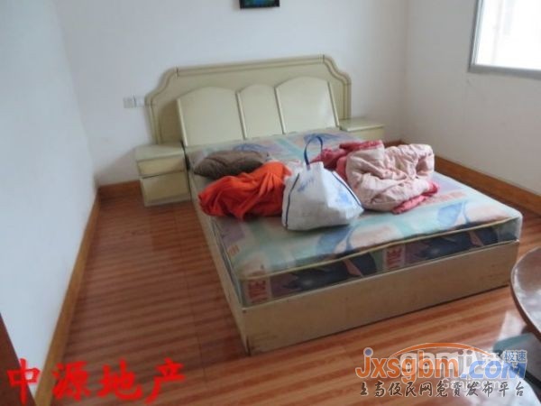上高錦園小區，家具家電全配床三張，有地下室！