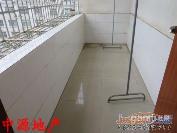 上高錦園小區，家具家電全配床三張，有地下室！