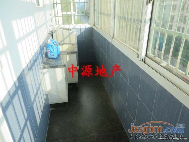 上高新城區旁小區房5樓，硬裝13萬，產權車庫23平